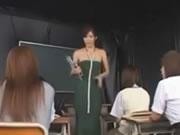 Colegialas azotadas recibiendo enemas